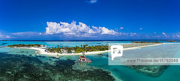 Malediven  Luftaufnahme der Insel Maadhoo im Sommer