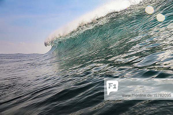 Indonesien  Bali  Ozeanwelle