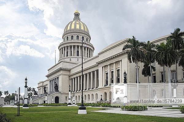 Kuba  Havanna  Außenansicht des Gebäudes der National Capitol