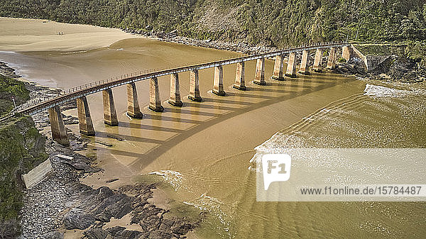 Südafrika  Westkap  Wildnis  Luftaufnahme der Brücke über den Kaaimans-Fluss
