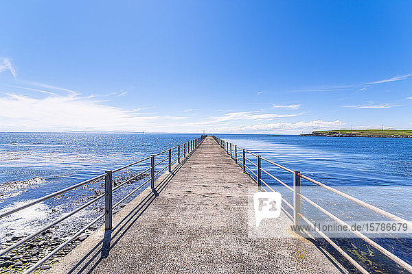Schottland  Orkney-Inseln  South Ronaldsay  Burwick  Pier auf See