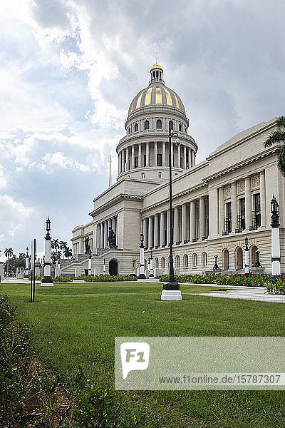 Kuba  Havanna  Außenansicht des Gebäudes der National Capitol
