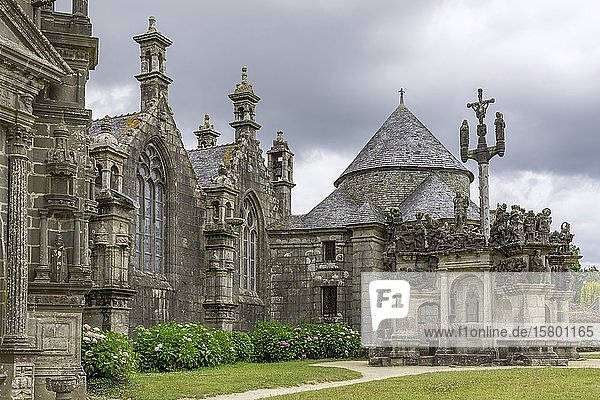 Kalvarienberg der Kirche von Guimiliau  Département Finistère  Frankreich  Europa