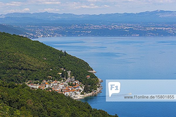 Lokale Ansicht von Moscenicka Draga  Istrien  Bucht des Kvarner Golfs  Kroatische Adria  Kroatien  Europa