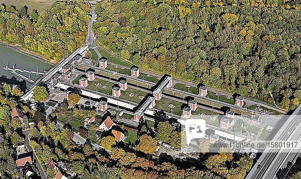 Schleuse Anderten oder Hindenburgschleuse Mittellandkanal Industriedenkmal Hannover Niedersachsen Deutschland Europa