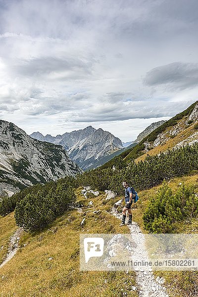 Hikers on hiking trail to the Birkkarspitze and Ödkarspitze  Karwendeltal  Tyrol  Austria  Europe