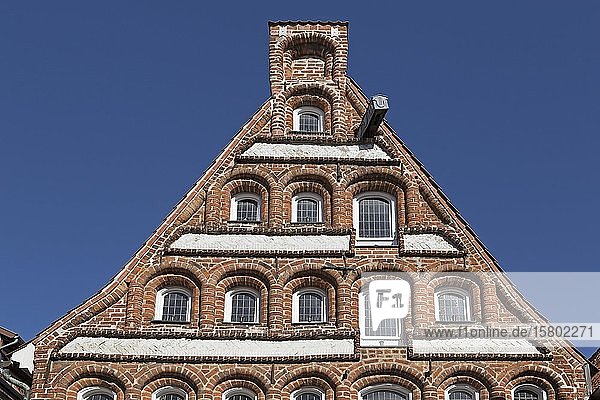 Historischer Giebel in der Altstadt  Lüneburg  Niedersachsen  Deutschland  Europa