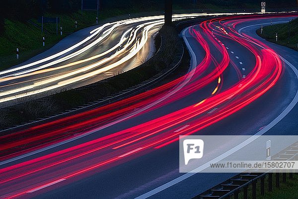 Tracers on the federal road B14  at night  winding road  long time exposure  Stuttgart  Baden-Württemberg  Germany  Europe