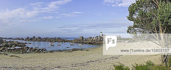 Bucht beim Leuchtturm von Pontusval, Kerlouan, Département Finistère, Frankreich, Europa