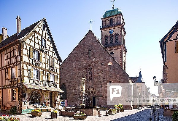 Kirche Sainte Croix in der Altstadt  Kayserberg  Elsass  Frankreich  Europa