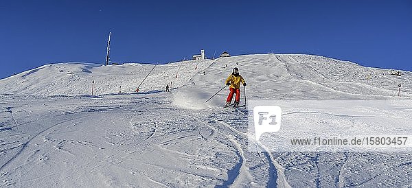Skifahrer  Skipiste Hohe Salve  SkiWelt Wilder Kaiser Brixenthal  Hochbrixen  Tirol  Österreich  Europa