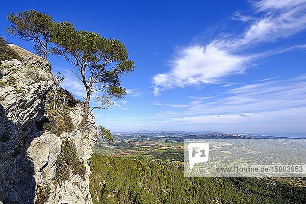 Blick vom Berg Puig de Sant Salvador  bei Felanitx  Region Migjorn  Mallorca  Balearen  Spanien  Europa