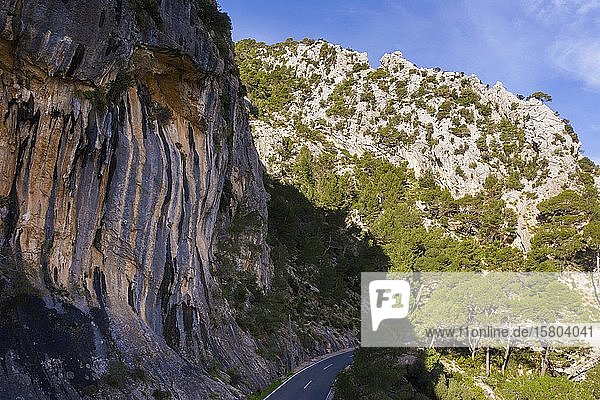 Felsformation am Coll de Sa Bataia in der Serra de Tramuntana  Luftaufnahme  Mallorca  Balearen  Spanien  Europa
