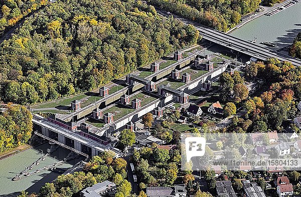 Schleuse Anderten oder Hindenburgschleuse Mittellandkanal Industriedenkmal Hannover Niedersachsen Deutschland Europa