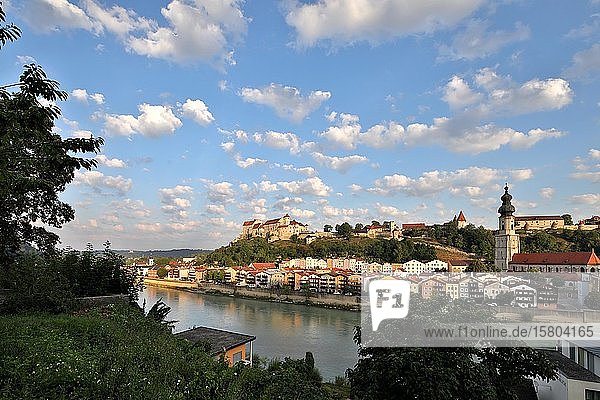 Burghausen  old town and castle with Salzach river  view from Austria  Upper Bavaria  Bavaria  Germany  Europe