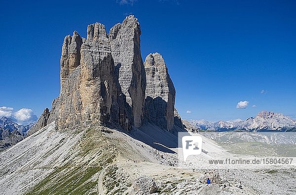 Blick vom Patternsattel auf die Drei Zinnen  Sextner Dolomiten  Südtirol  Südtirol  Italien  Europa