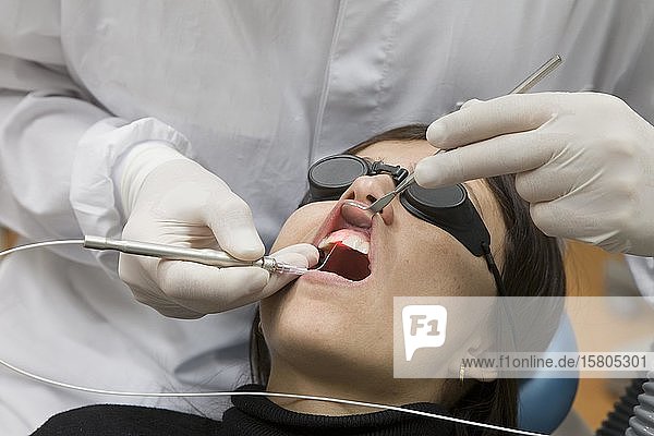Zahnbehandlung mit Laser  Lasertechnik  Deutschland  Europa