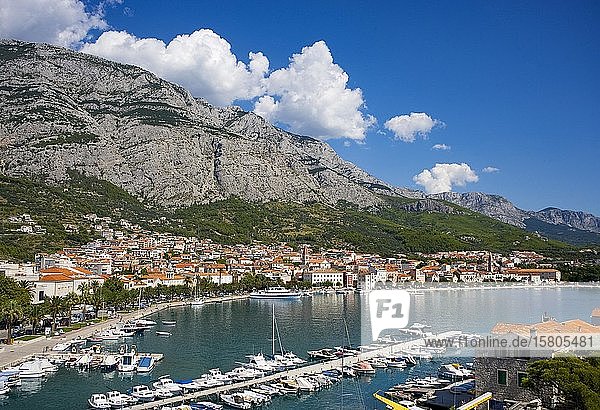 Stadtansicht von Makarska  Biokovo-Gebirge  Makarska Riviera  Dalmatien  Kroatische Adria  Kroatien  Europa