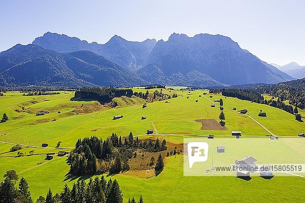 Buckelwiesen bei Mittenwald  Karwendelgebirge  Werdenfelser Land  Oberbayern  Bayern  Deutschland  Europa