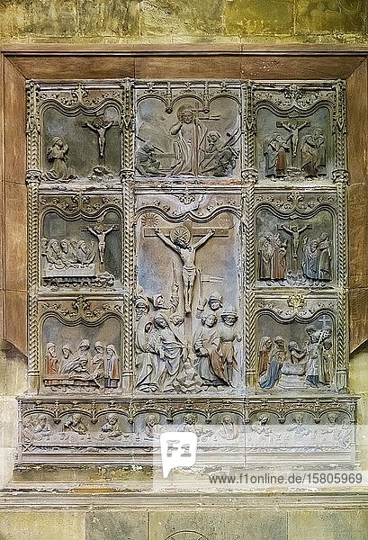 Seitenaltar in der Klosterkirche  Flachrelief aus Sandstein  Kloster Santuari de Sant Salvador auf dem Puig de Sant Salvador  bei Felanitx  Region Migjorn  Mallorca  Balearen  Spanien  Europa