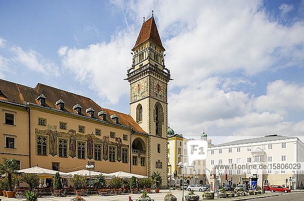 Rathausplatz  Rathaus mit Glockenturm  Passau  Bayern  Deutschland  Europa
