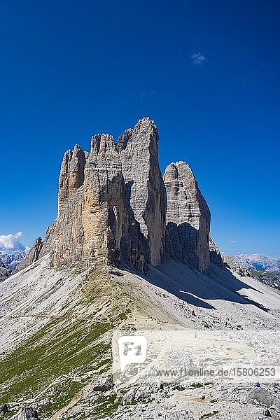 View from the Patternsattel to the Three Peaks  Sesto Dolomites  South Tyrol  Alto Adige  Italy  Europe