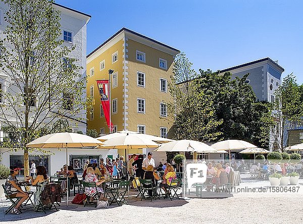 Altstadt  Gastgarten am Max Reinhardt Platz  Salzburg  Österreich  Europa
