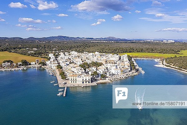 Portocolom  historischer Stadtkern und alter Hafen  Region Migjorn  Luftaufnahme  Mallorca  Balearen  Spanien  Europa
