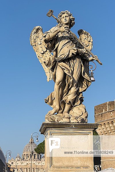 Engelsstatue und Petersdom  Brücke Ponte Sant'Angelo  Rom  Italien  Europa