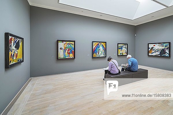 Raum mit Werken von Wassily Kandinsky Städtische Galerie im Lenbachhaus München Oberbayern Bayern Deutschland Europa