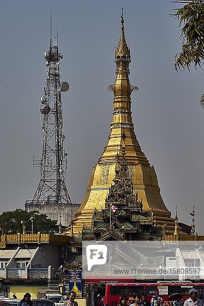 Mobilfunkmast und Sule-Pagode  Yangon  Myanmar  Asien