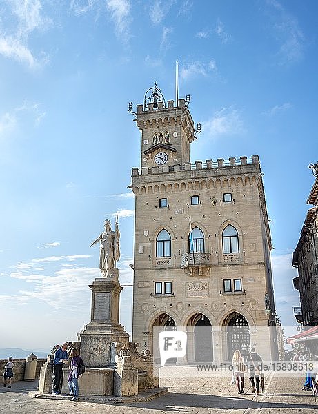 Regierungspalast und Rathaus Palazzo Pubblico Governo Piazza della Liberta Stadt San Marino San Marino Europa