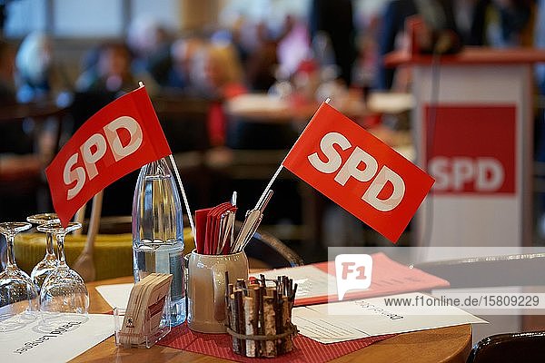 Fahnen der SPD beim Politischen Aschermittwoch SPD Rheinland-Pfalz Deutschland Europa