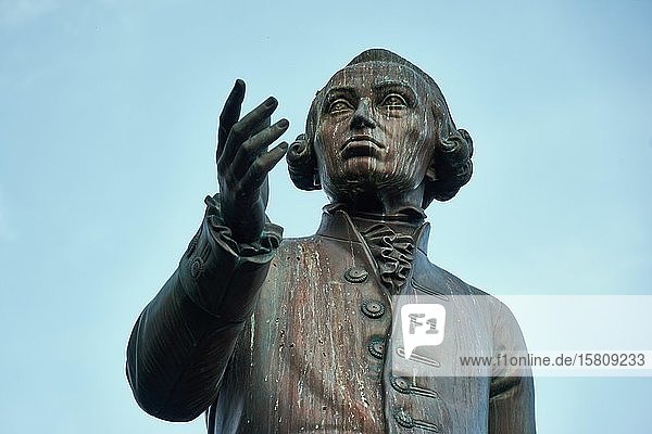 Statue von Immanuel Kant vor der Universität  Kaliningrad  Kaliningrader Oblast  Russland  Europa