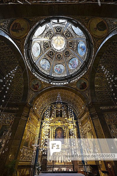 Kirchenkuppel und Hochaltar  Wallfahrtskirche im Kloster von Lluc  Santuari de Lluc  Serra de Tramuntana  Mallorca  Balearen  Spanien  Europa