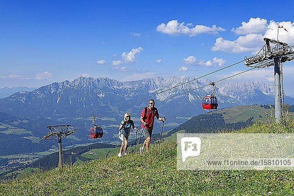 Hikers on the summit panorama trail of the Hohe Salve  Hopfgarten  Brixental  Kitzbühel Alps  Tyrol  Austria  Europe