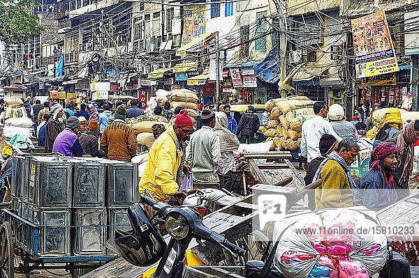 Chaotic street  Chandni Chowk bazaar  one of the oldest market place in Old Delhi  India  Asia