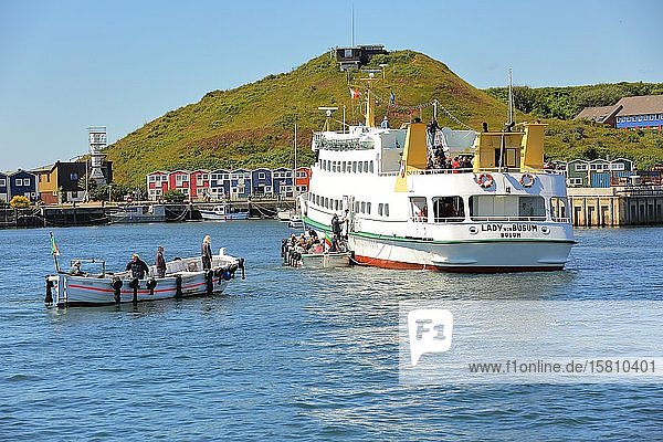 Boarding of day guests from the ship in Börde boats in the port of Helgoland  Helgoland  Schleswig-Holstein  Germany  Europe