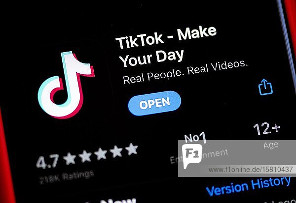 TikTok App im Apple App Store  soziales Netzwerk  App-Icon  iPhone  iOS  Smartphone  Display  Nahaufnahme  Deutschland  Europa