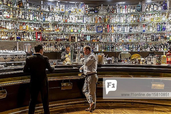Bar im Círculo de Bellas Artes  Calle de Alcalá  Nachtleben  Madrid  Spanien  Europa