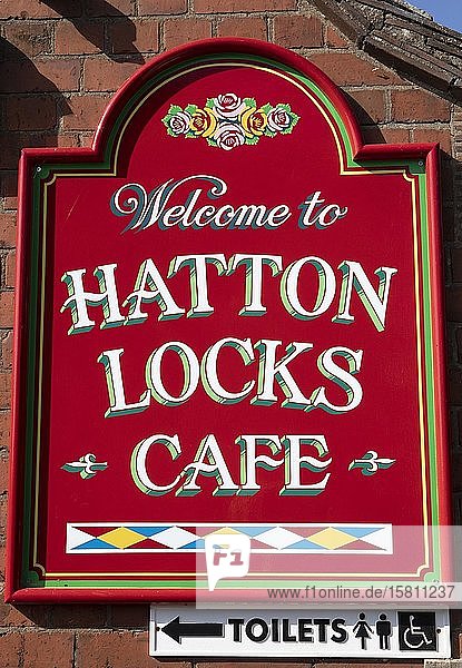 Werbeschild des Cafés im ehemaligen Schleusenwärterhäuschen am Grand Union Canal  Hatton Locks  Hatton  Warwickshire  England