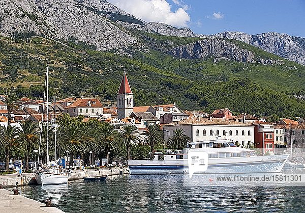 Promenade  Makarska  Biokovo-Gebirge  Makarska Riviera  Dalmatien  Kroatische Adriaküste  Kroatien  Europa