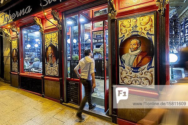 Tapa Bar und Restaurant Taberna Stop Madrid mit Kachelfassade Huertas Madrid Spanien Europa