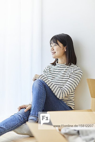 Young Japanese woman relocating