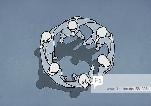 Geschäftsleute stehen in einem Huddle-Kreis