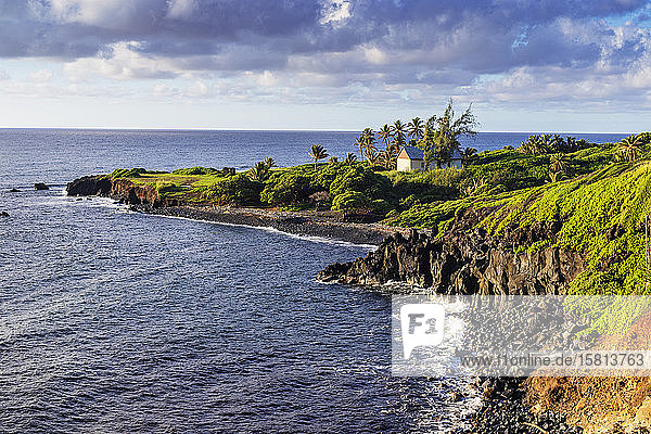 Coastal scenery on the road to Hana  Maui Island  Hawaii  United States of America  North America