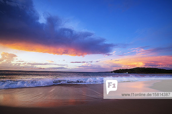 Sonnenuntergang am Papohaku Beach  Insel Molokai  Hawaii  Vereinigte Staaten von Amerika  Nordamerika