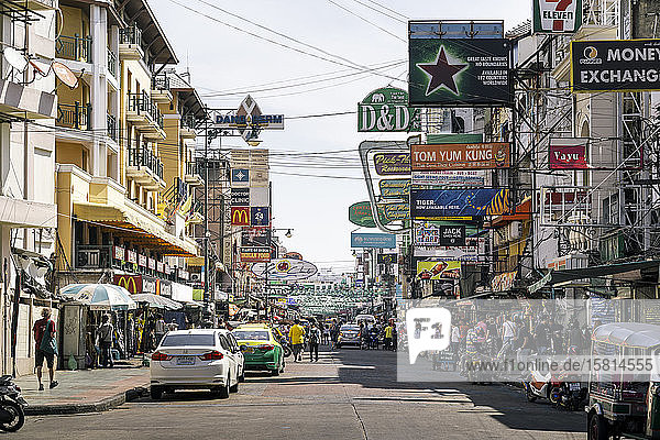 Belebte Khaosan Road bei Tag  Bangkok  Thailand  Südostasien  Asien