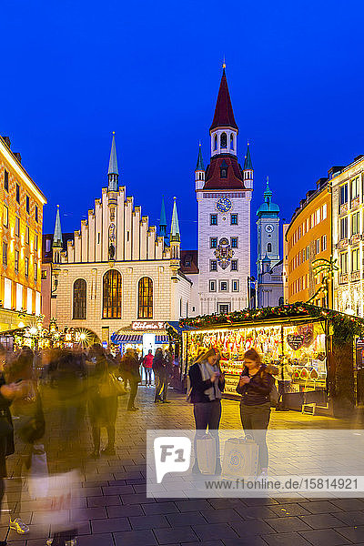 View of Christmas Market in Marienplatz and Old Town Hall at dusk  Munich  Bavaria  Germany  Europe