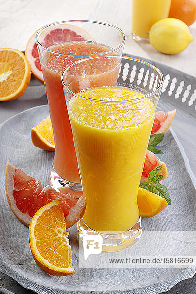 Frischer Orangen- und Grapefruitsaft